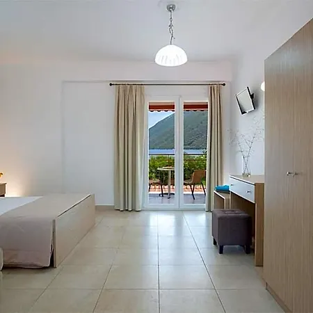 Menes Katokhorion (Lefkada)
